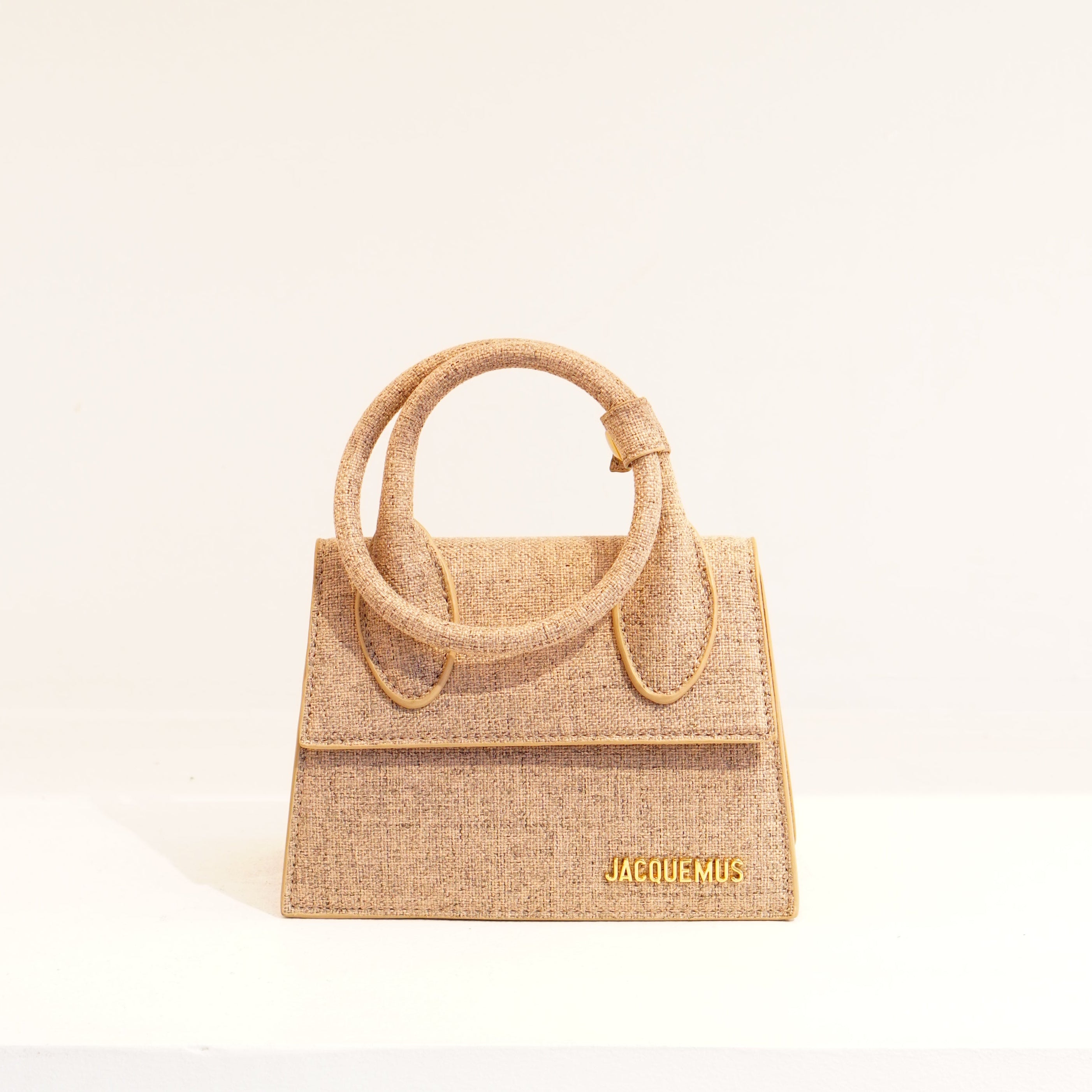 JACQUEMUS le Chiquito