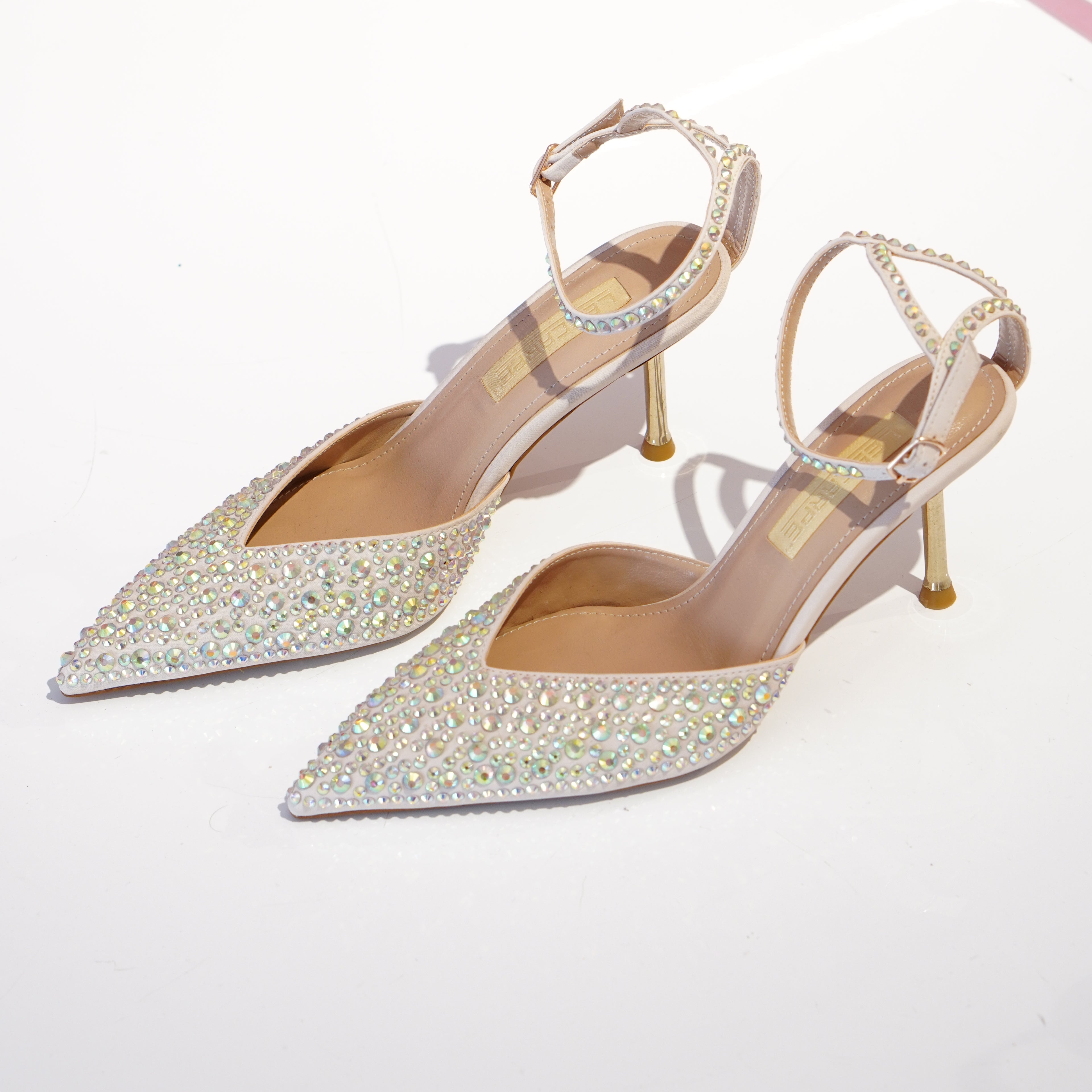 Soulier sandale à bride arriére