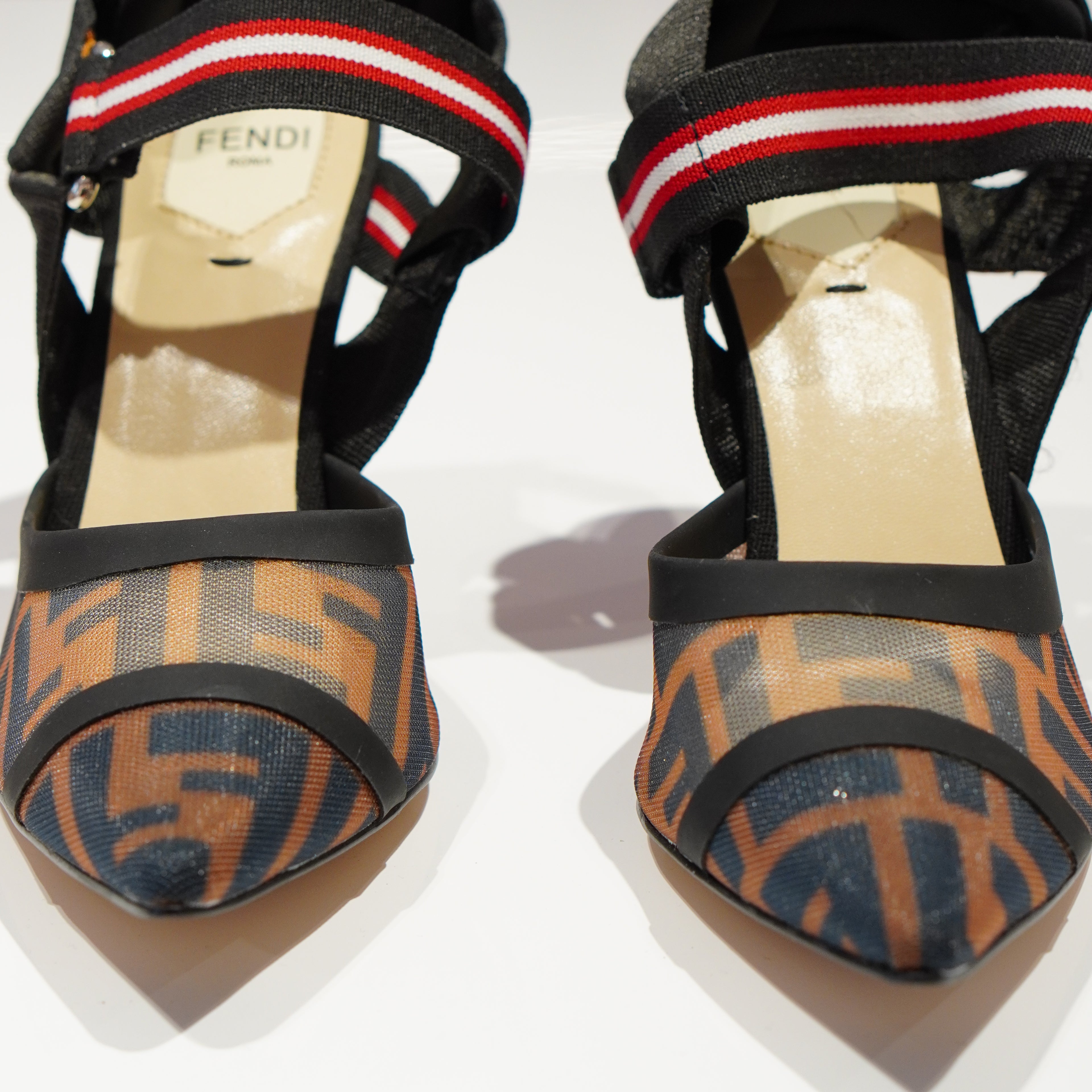 Soulier sandale  FENDI